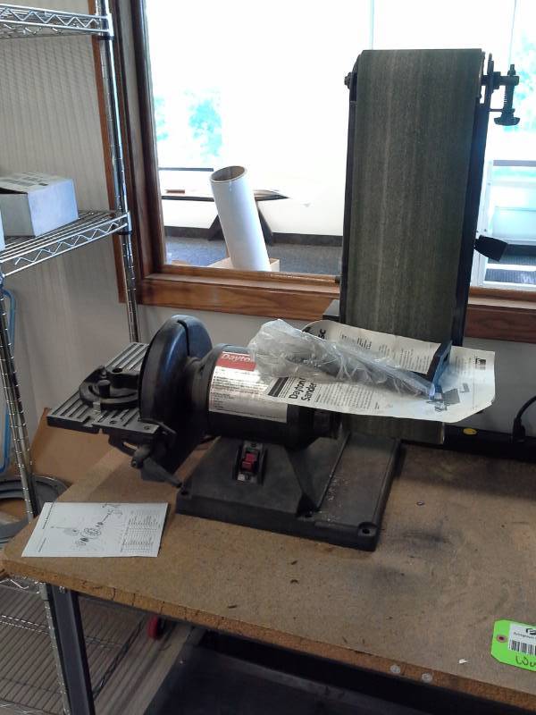 lot 2100 image: Dayton 6x9in. Belt and Disc Sander