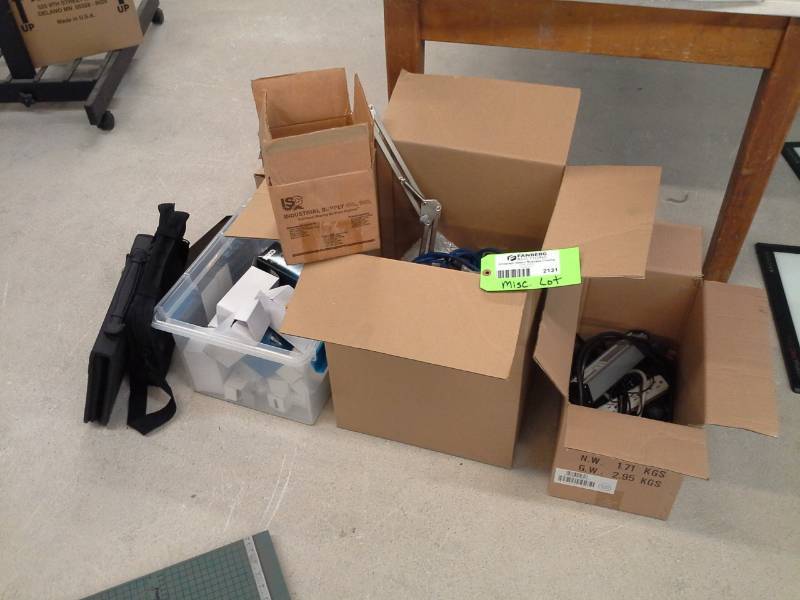 lot 2131 image: Carry Cases, Light Bulbs, Hardware