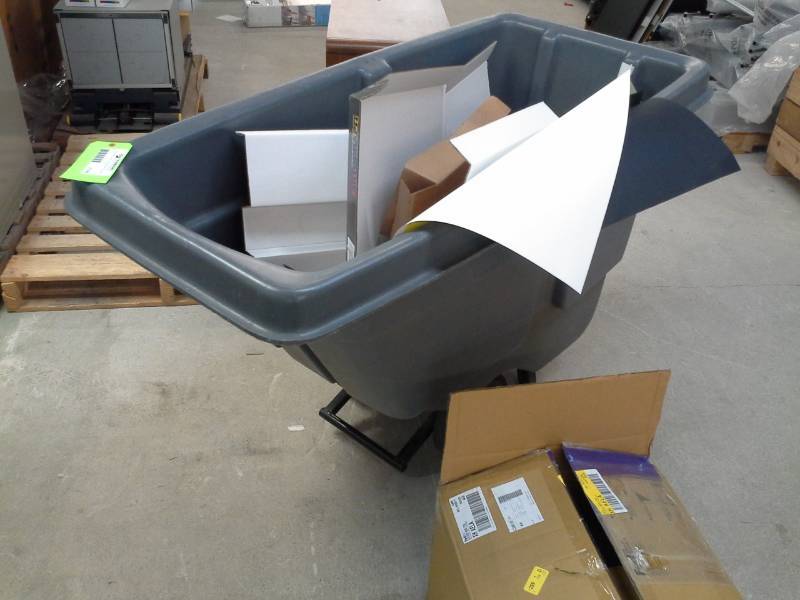 lot 2144 image: Rubbermaid Commercial Products 1304 Utility Plastic Cart
