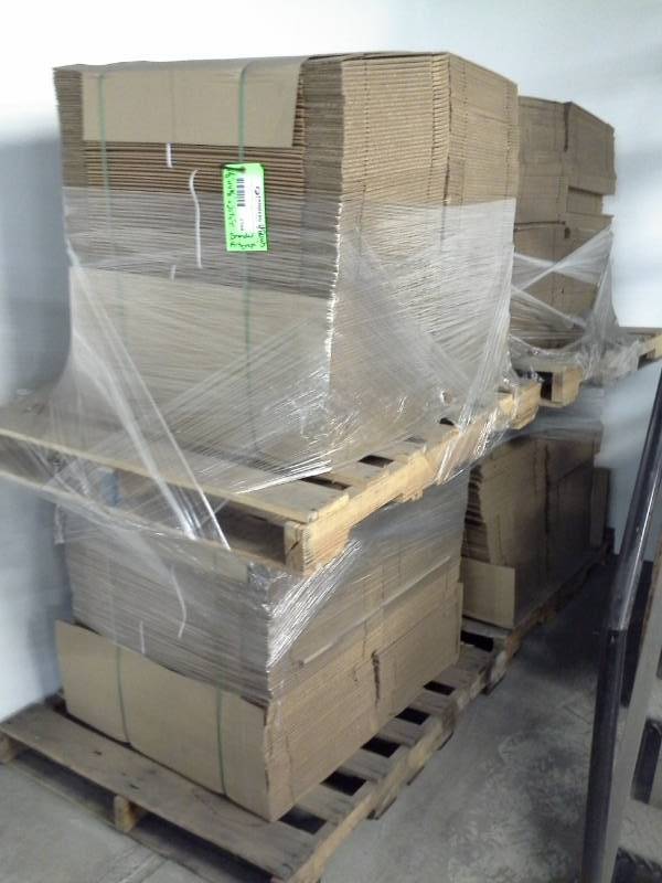 lot 2168 image: Artograph Branded Carton Single Shipper 930 Cardboard Box Flats - 3-38x4-38x21-14in.
