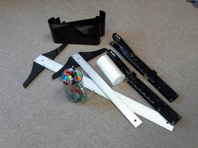 lot 1085 image: Staplers, T-Squares, Pens, Plastic Desk Organizers, 0.8mm 10-Roll DIY Jewelry Making