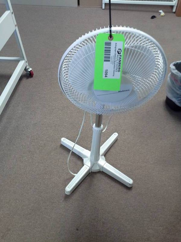 lot 1094 image: Holmes 12in. Floor Stand Fan