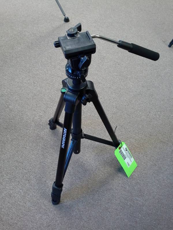 lot 1102 image: Artograph Tripod