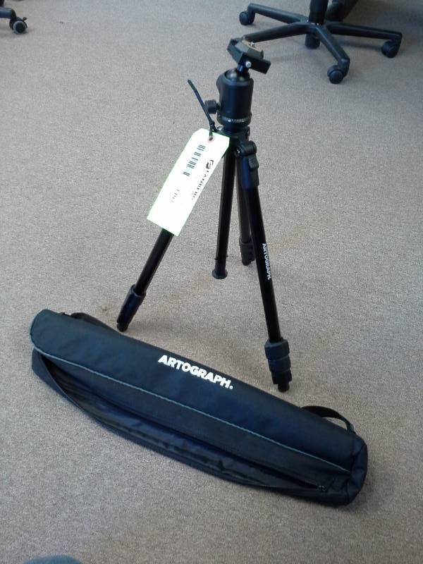 lot 1103 image: Artograph Tripod with Carry Case