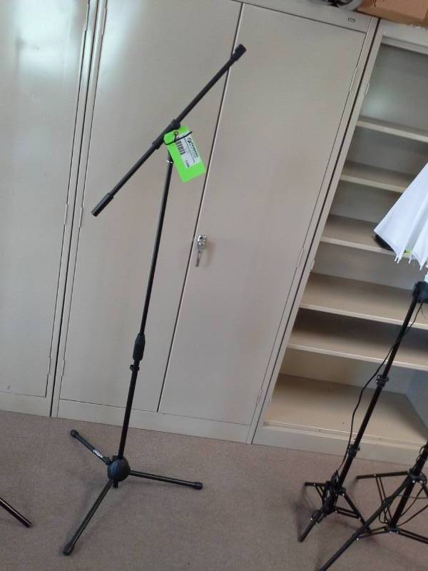 lot 1109 image: Chromacast Microphone Boom Stand