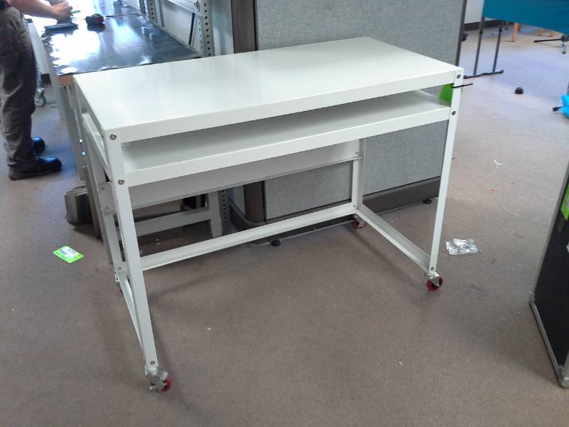 lot 1129 image: Artograph Art Cart