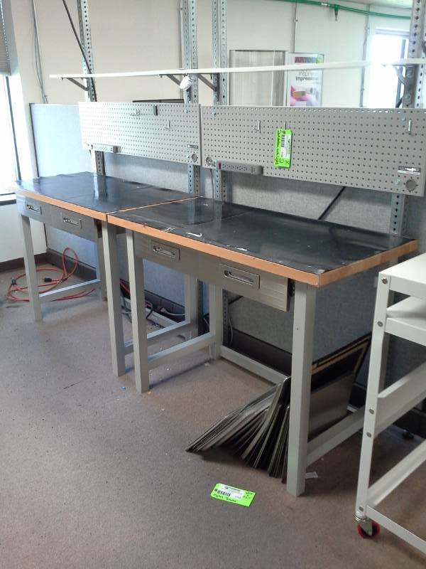lot 1130 image: Lot of (2) Workstations with Lighting