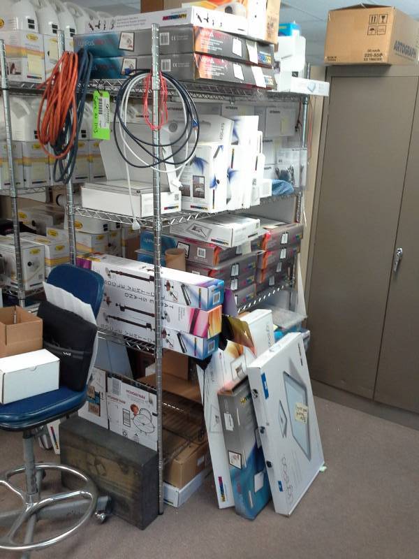 lot 1147 image: NSF Metal Wire Rack Shelving Unit with 4-Shelves