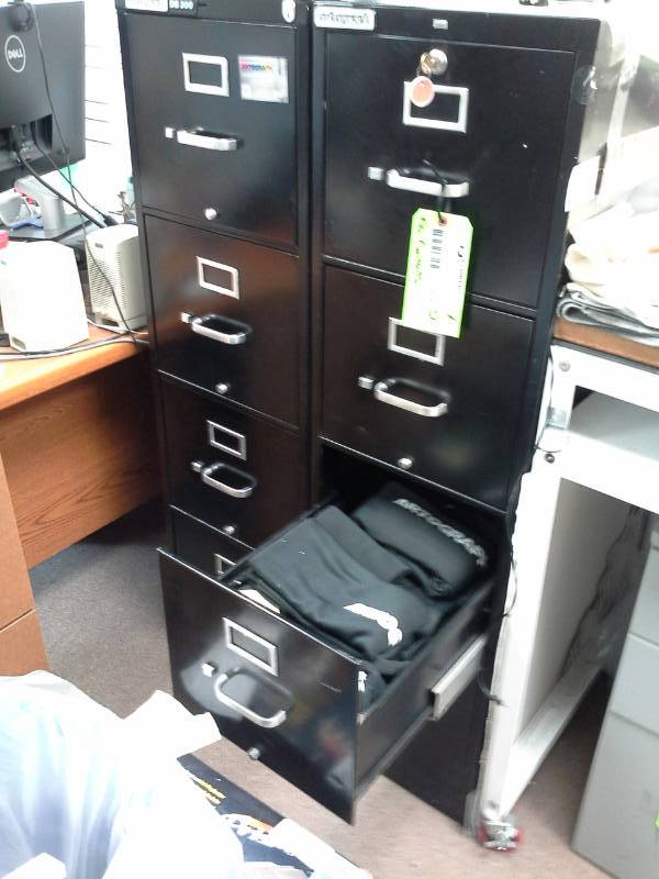 lot 1154 image: Lot of (2) Metal File Cabinets with 4-Drawers, Keys