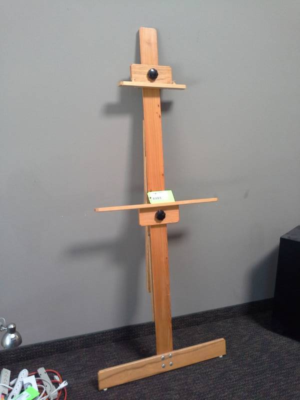 lot 1079 image: Wood Easel