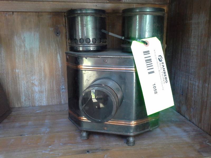 lot 1058 image: Projector
