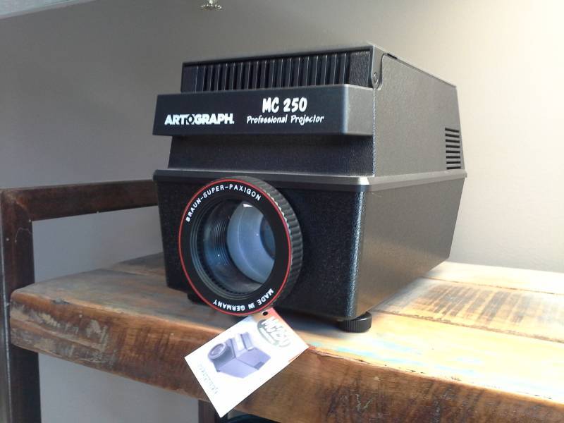 lot 1068 image: Artograph MC 250 Professional Projector
