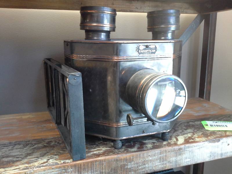 lot 1069 image: H.C. White Co. 151 Radioptican