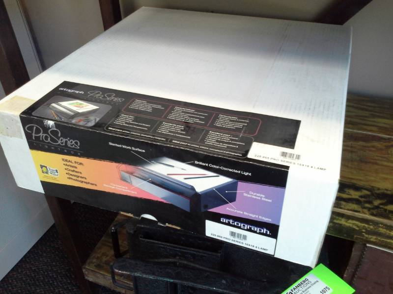 lot 1072 image: Artograph Pro Series 12in. Light Box