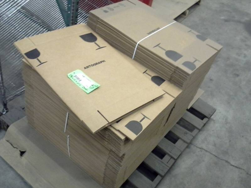 lot 206 image: Cardboard Box Flats