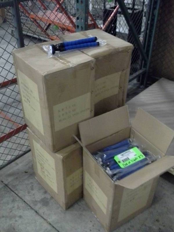 lot 199 image: Lot of (250) Artograph KT-600 Flexible Tripods