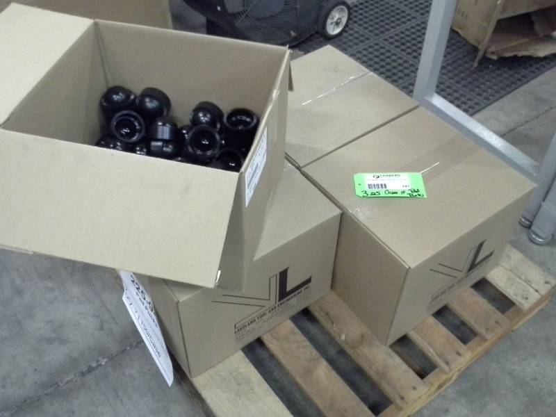 lot 247 image: Pad Pucks