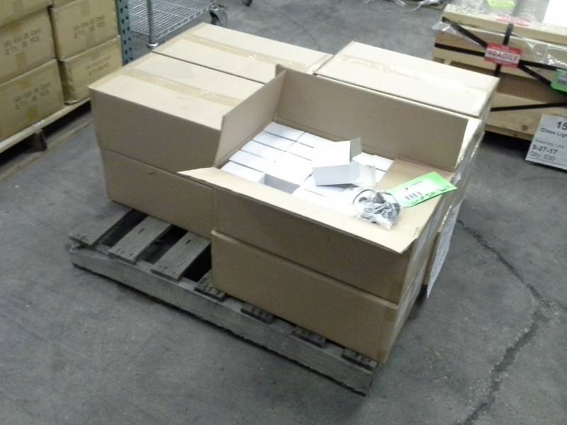 lot 253 image: International LightTracer 1&2 Power Plugs