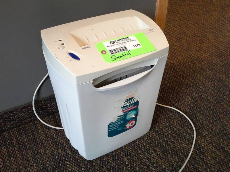 lot 1170 image: Royal ag10x 10-Sheet Cross-Cut Paper Shredder