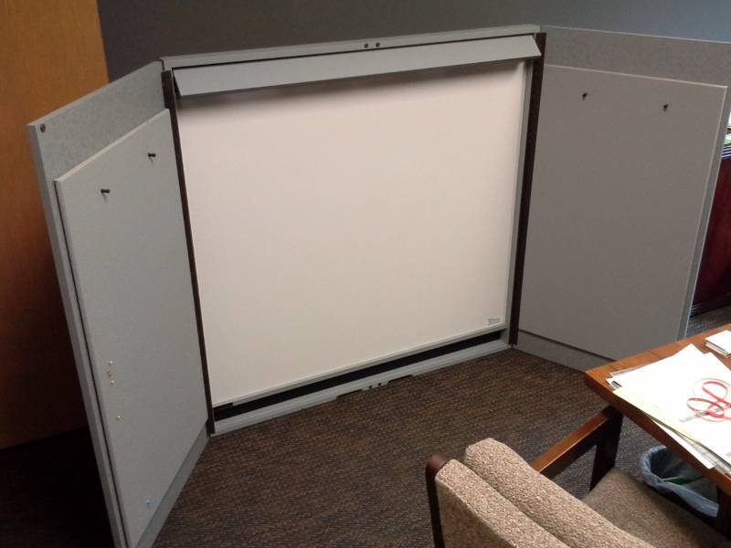 lot 1171 image: Very Nice White Board with Built-In Pull-Down Projector Screen