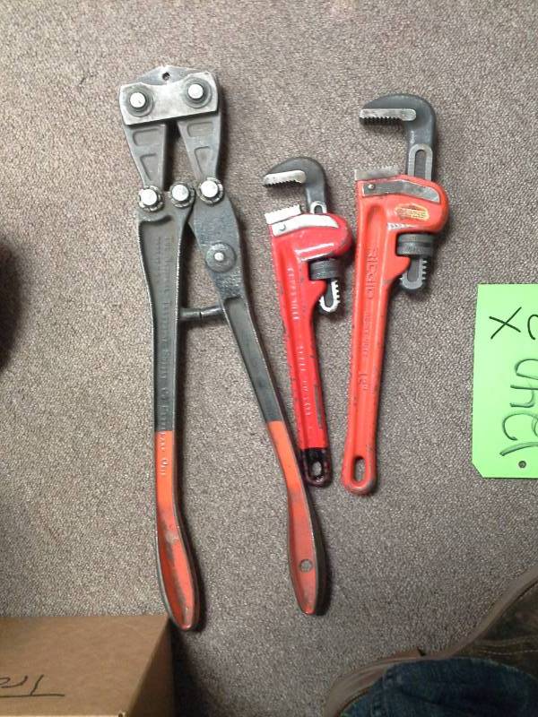 lot 1240 image: Lot of (3) Pipe Wrenches, Bolt Cutter