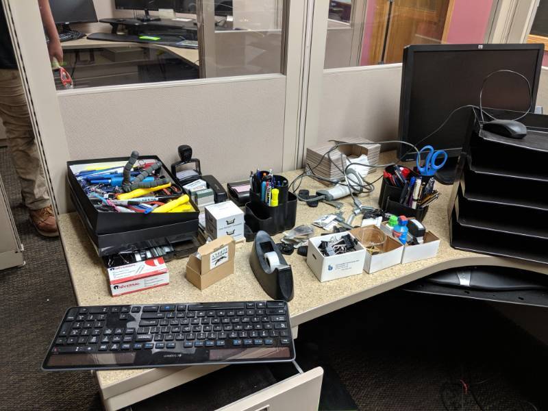 lot 1259 image: Late Added Lot - Contents of Desktop (No ComputerMonitor)