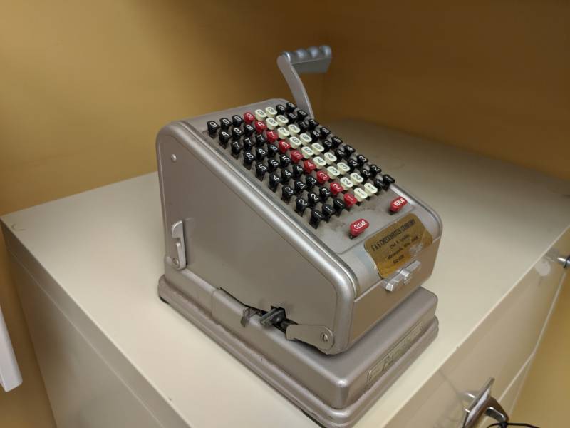 lot 1265 image: Late Added Lot - AddingPayroll Machine