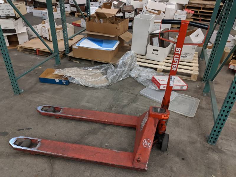 lot 273 image: Late Added Lot - Butler 4500lbs Pallet Jack