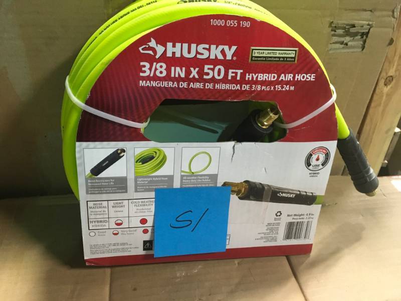 lot 51 image: Husky 38 in. x 50 ft. Hybrid Air Hose  in good condition