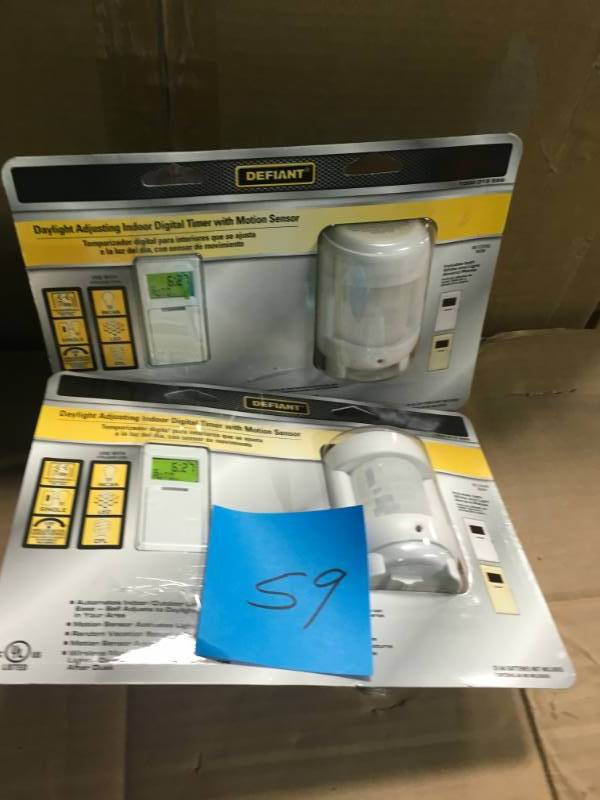 lot 59 image: Defiant SunSmart 8 Amp In-Wall Digital Timer not used