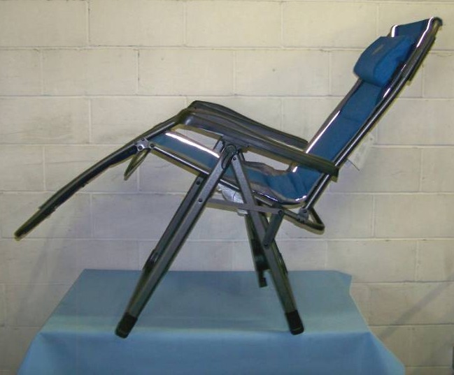 lot 50 image: Timber Ridge, Zero Gravity Lounge Chair  Adjustable Recliner with Padded Headrest