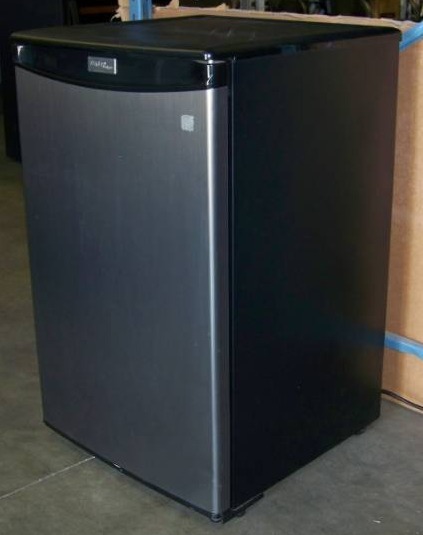 lot 22 image: Danby, Designer, 4.4 CuFt, Compact Refrigerator
