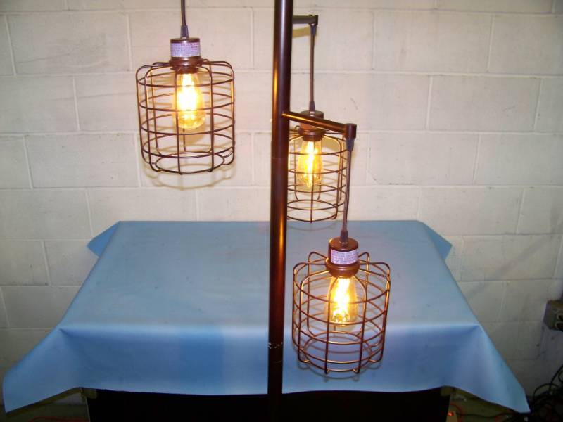 lot 6 image: 3-Bulb, Modern Decorative Floor Lamp