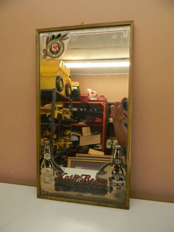 lot 1 image: RARE VINTAGE MANKATO BREWING COMPANY, MANKATO MN - BAR SIGN MIRROR, BOTTLE. - AWESOME PIECE - APPROX 12 BY 23 - SEE PICTURES