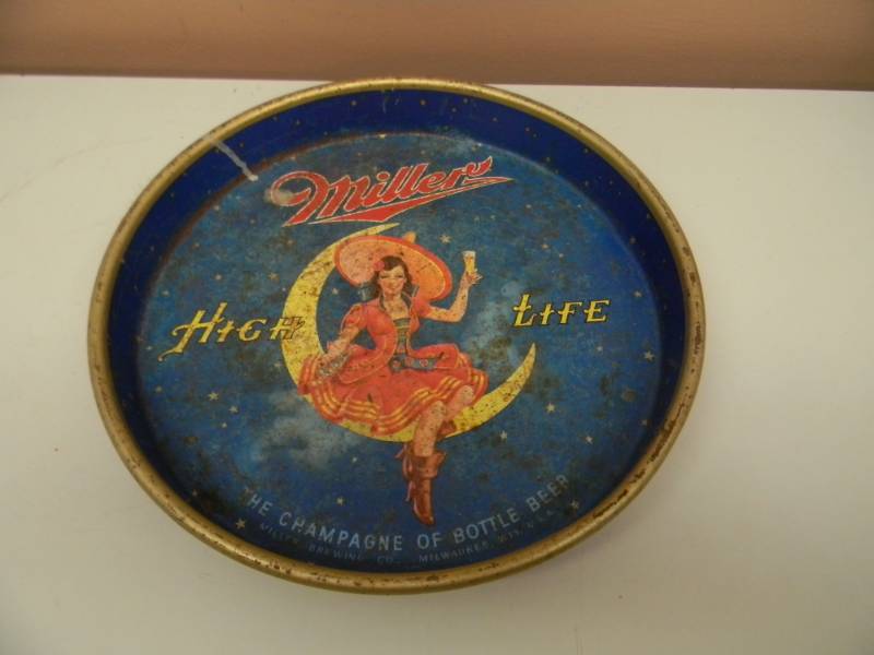 lot 7 image: VINTAGE APPROX 13 MILLER HIGH LIFE TRAY - LADY ON THE MOON - SEE PICTURES