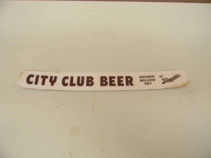 lot 14 image: VINTAGE CITY CLUB BEER FOAM SCRAPPER - BREWED MELLOW DRY BY SCHMIDTS - RARE, GREAT COLLECTIBLE - SEE PICTURES