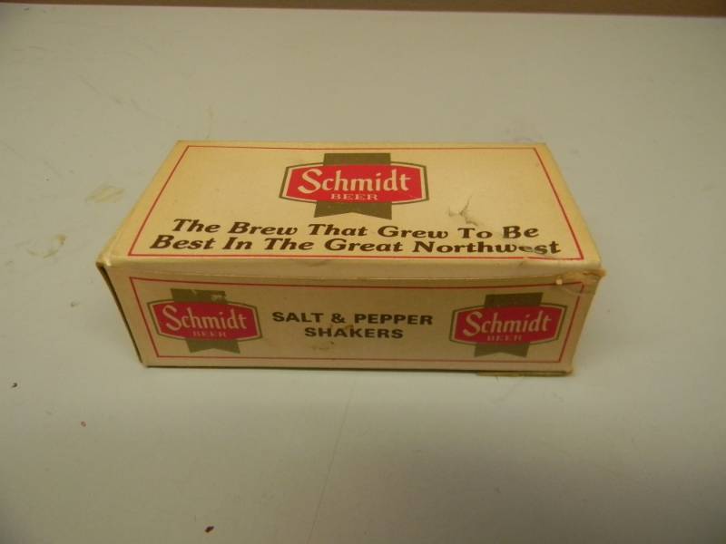 lot 40 image: VERY RARE - NOS, STILL IN THE BOX - VINTAGE SCHMIDT BEER SALT & PEPPER SHAKERS - AWESOME - WITH BOX - SEE PICTURES