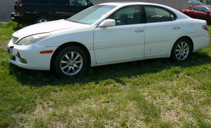 lot 7 image: 2002 Lexus ES300