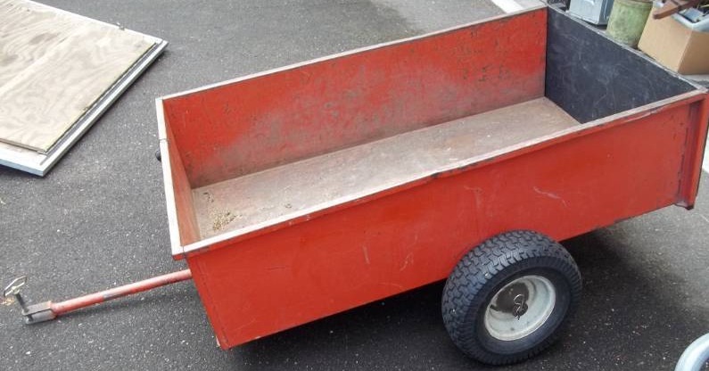 lot 10 image: Yard Trailer