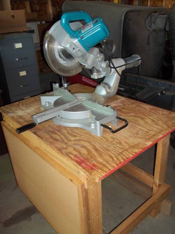 lot 11 image: Sliding Compound Miter Saw