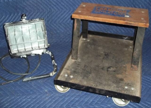 lot 26 image: Rolling Shop Stool and Utility Light