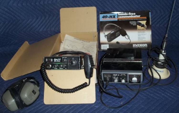 lot 30 image: CB Radios and Accessories