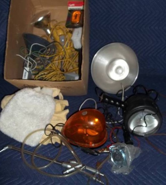 lot 33 image: Assorted Garage Lights and More
