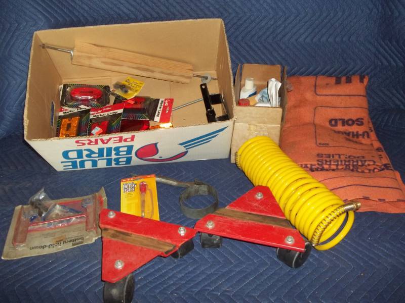 lot 35 image: Assorted Garage Items