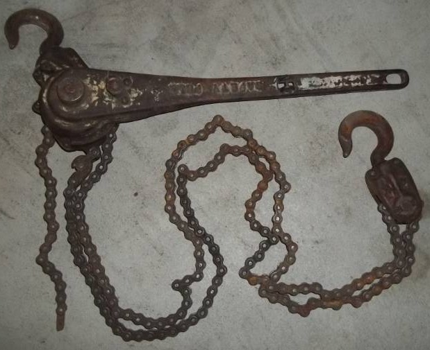 lot 43 image: Chain Hoist