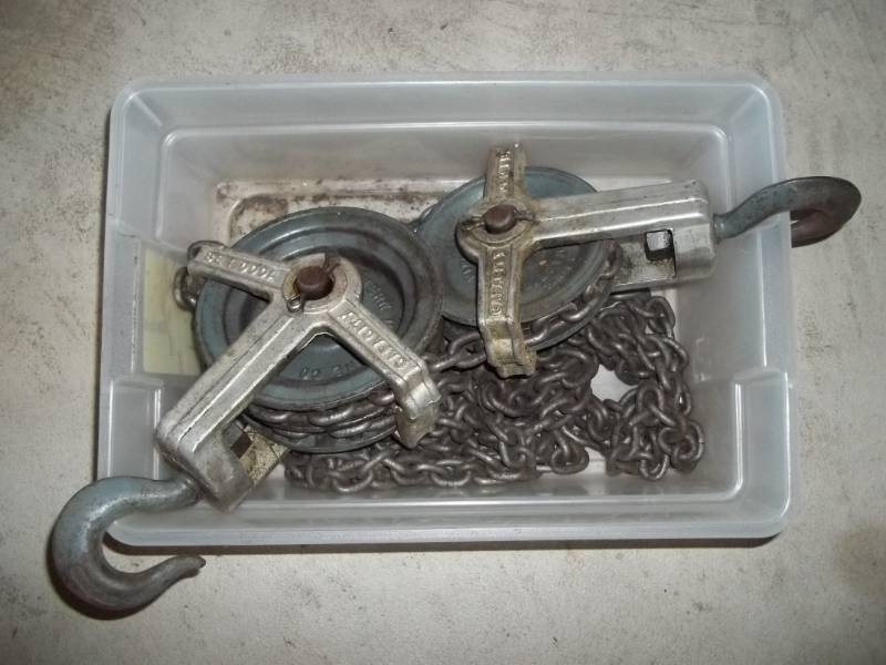 lot 44 image: Chain Hoist