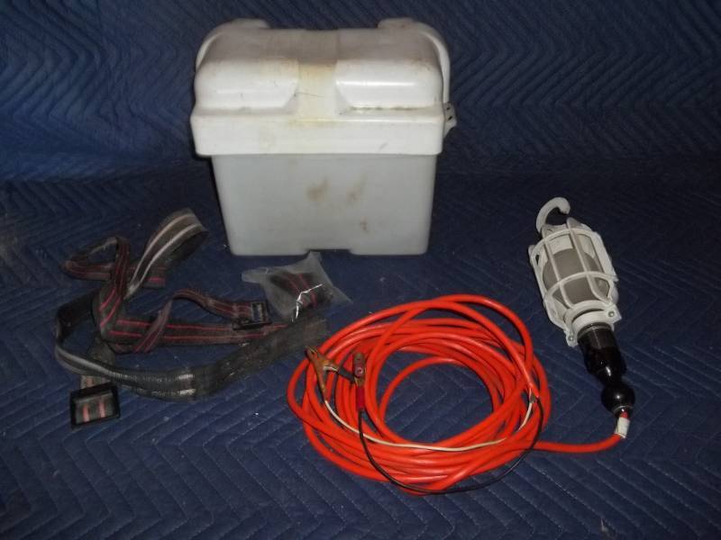 lot 48 image: Battery Box with 12 Volt Trouble Light