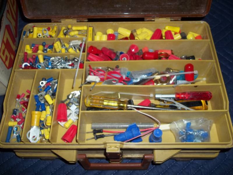 lot 52 image: Assorted Electrical Supplies