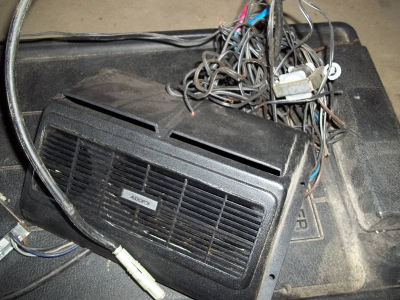 lot 68 image: Mechanics Creeper and Car Audio Accessories