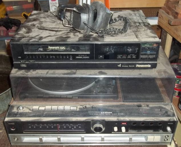 lot 106 image: Record Player & VHS